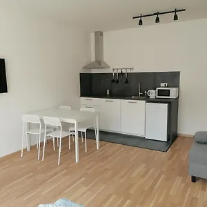 Brand New #21 With Free Secure Parking In The Center Praha