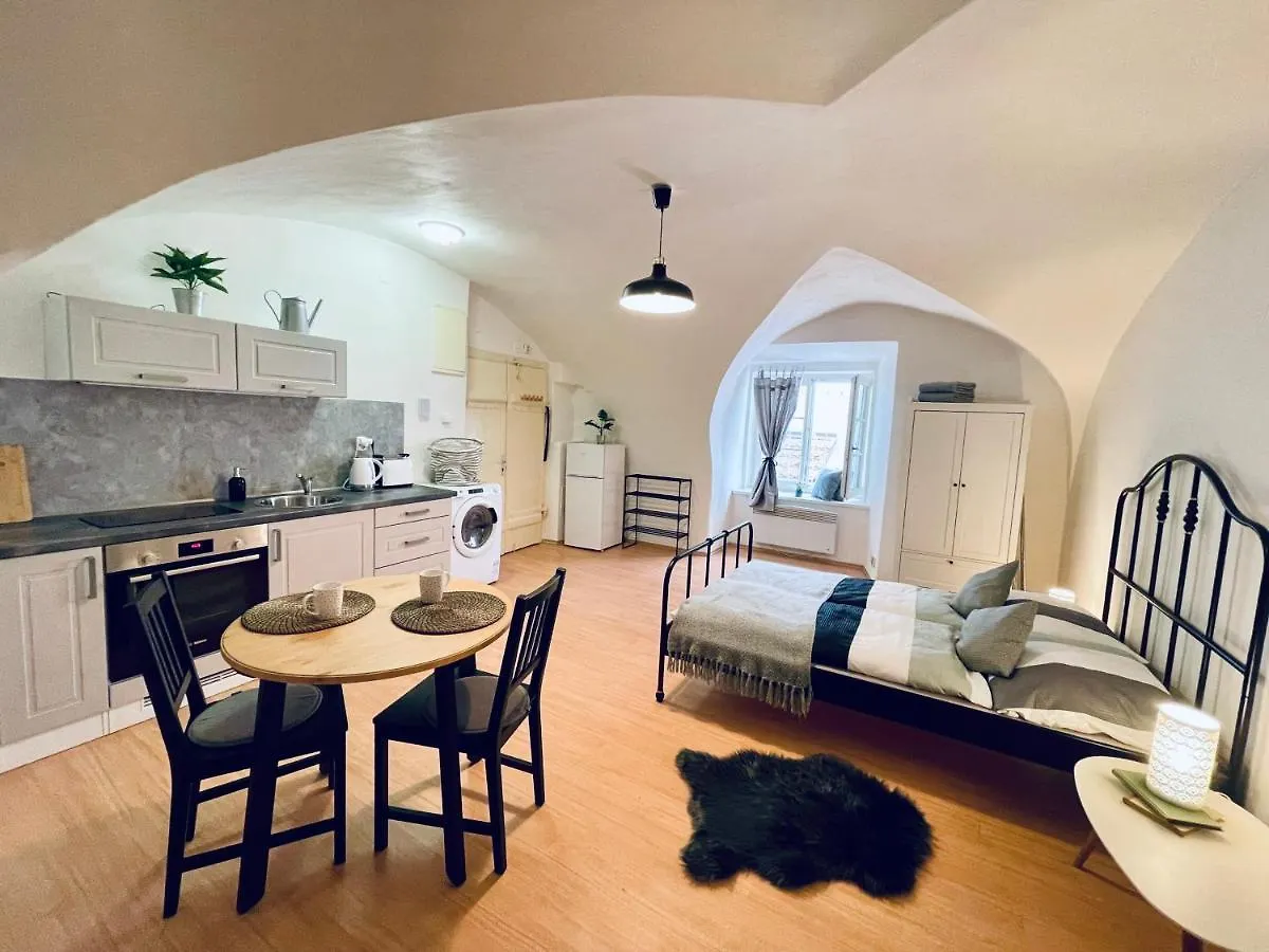Studio Nicolas II Praha 0*,